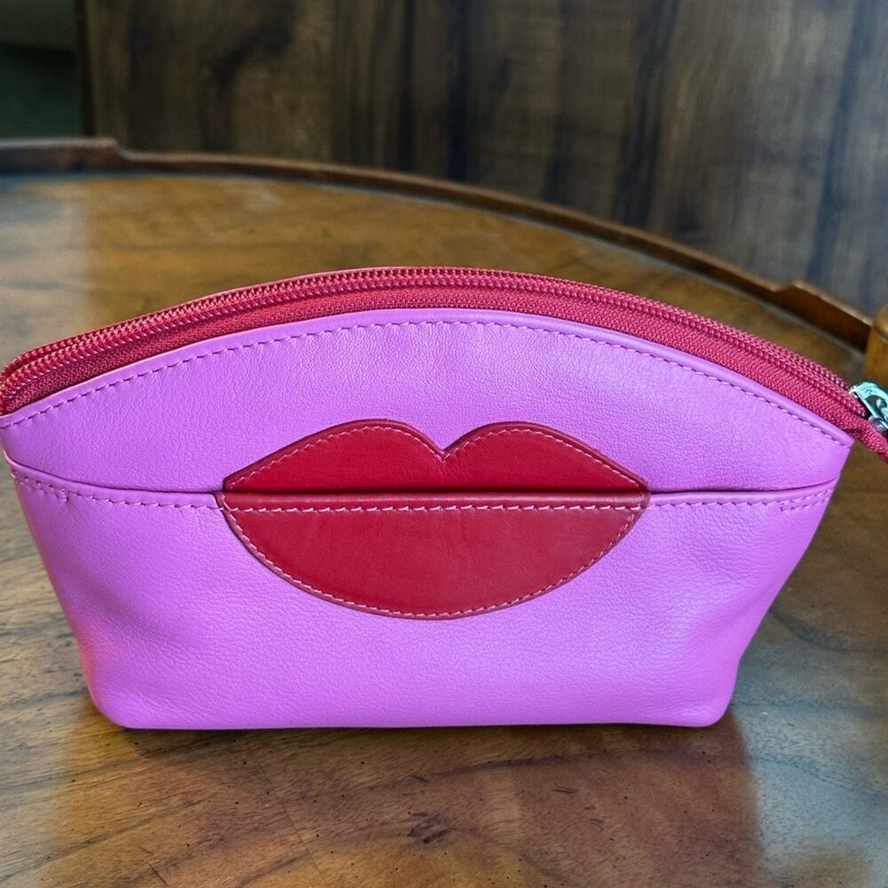 Ili New York Pink and Red Lip Design Women's Leather Cosmetic Bag EUC - Picture 2 of 8